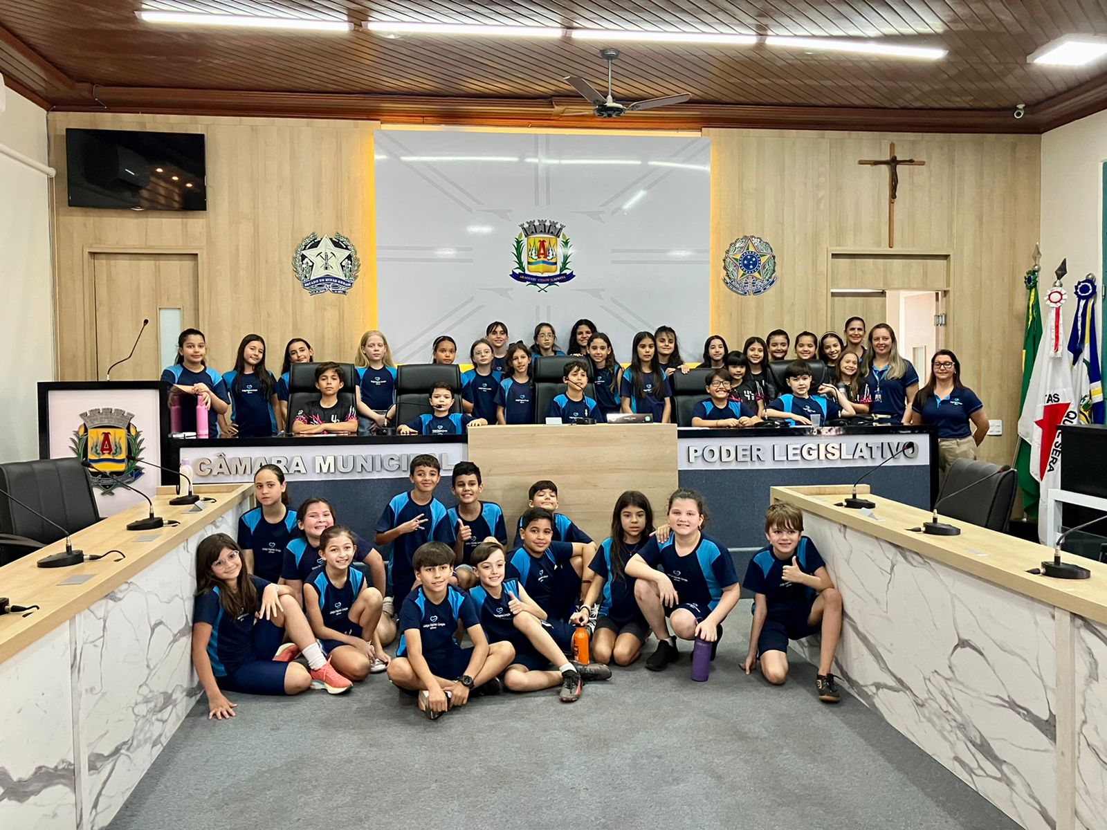 Estudantes do COC visitam Câmara 