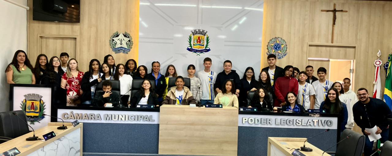 Estudantes visitam Câmara Municipal