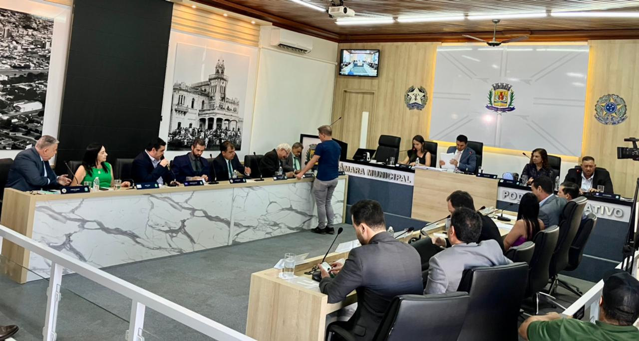 Vereadores realizam mais uma reunião 